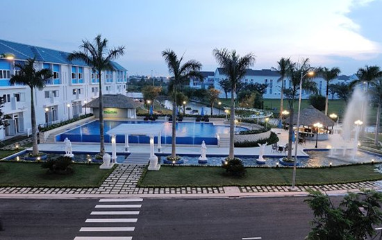 "Đột nhập" biệt thự xa hoa, rộng mênh mông của diễn viên Lý Hùng - Hình 5 Rời nghiệp diễn, Lý Hùng cùng anh trai tham gia vào lĩnh vực bất động sản.