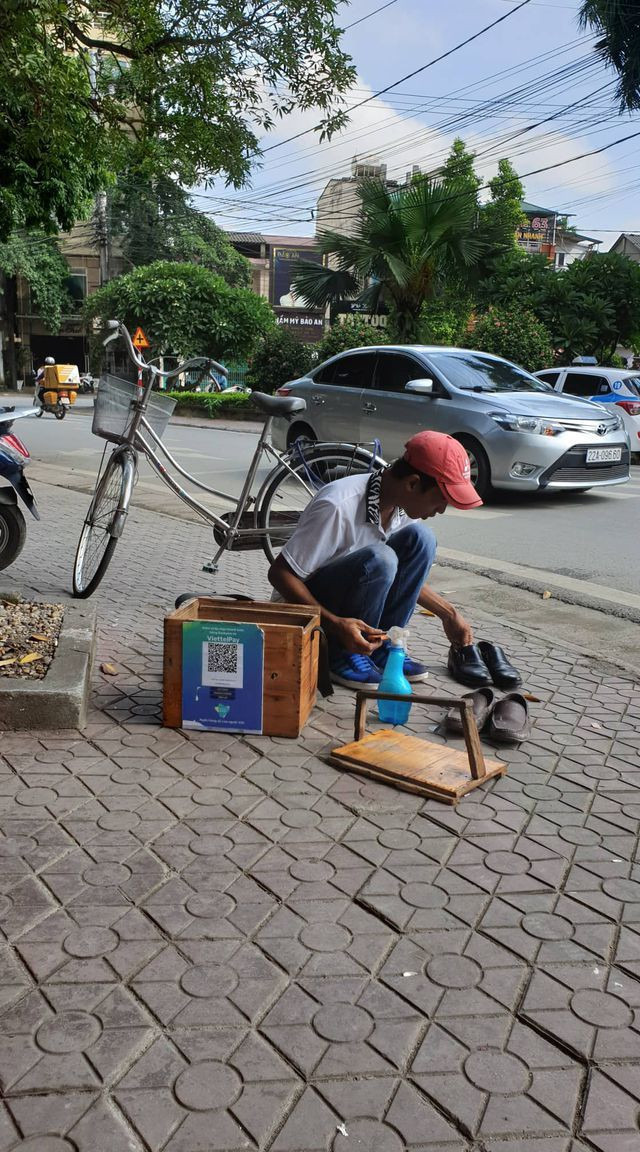 Danh giay thoi 4.0 chi co o Viet Nam: Quet ma QR, tu choi nhan tien mat-Hinh-3