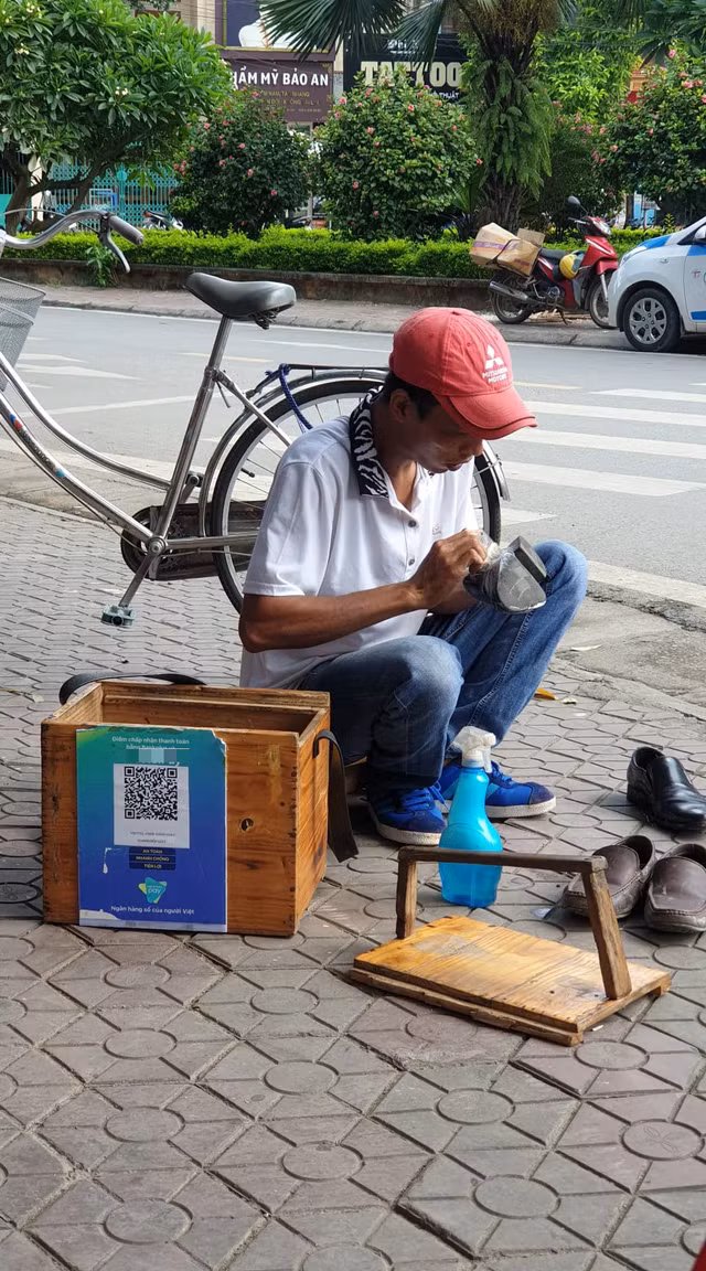 Danh giay thoi 4.0 chi co o Viet Nam: Quet ma QR, tu choi nhan tien mat