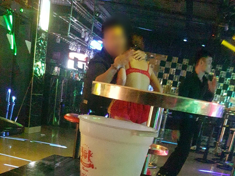 Cơ quan quản lý cần phải mạnh tay với những hoạt động kinh doanh thiếu văn hóa thế này.