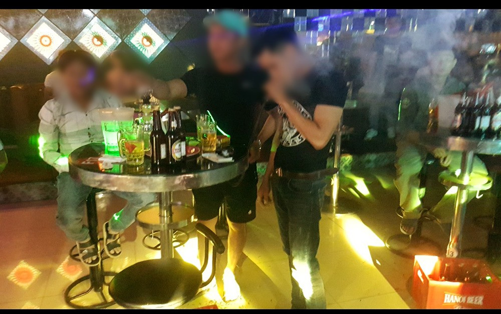 Từ dịch vụ massage đến karaoke, shisha... không thiếu thứ gì trong Trung tâm Văn hóa thể thao.