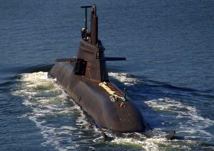 Hải quân Đức mới đây đã tiết lộ loạt bức ảnh chụp từ trên cao tàu ngầm điện-diesel Type 212 – tàu ngầm phi hạt nhân được coi là hiện đại nhất ở châu Âu hiện nay. Hiện Hải quân Đức có trong biên chế 6 chiếc Type 212. Nguồn ảnh: Sina