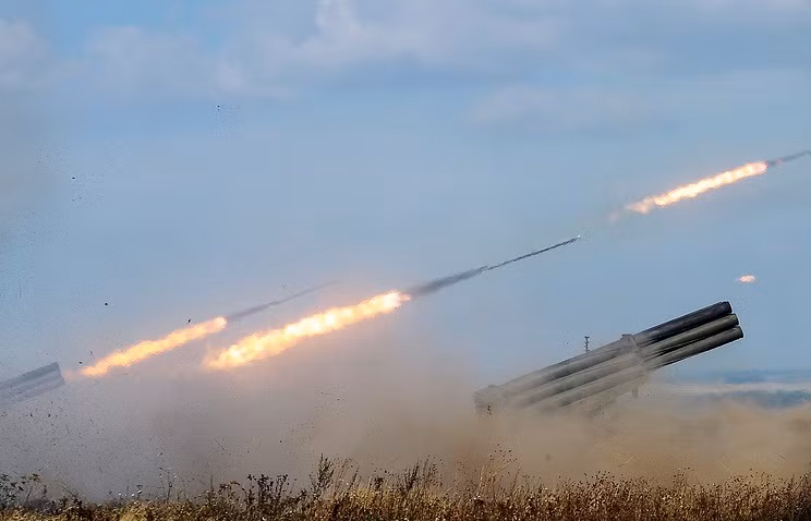 Thời gian phóng hết loạt với đạn cỡ 220mm là 14-60 giây, còn với đạn 300mm là 22-40 giây. Nguồn ảnh: novosti-dsy