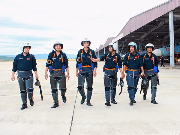 Dieu chua biet ve quan ao cua phi cong tiem kich Viet Nam