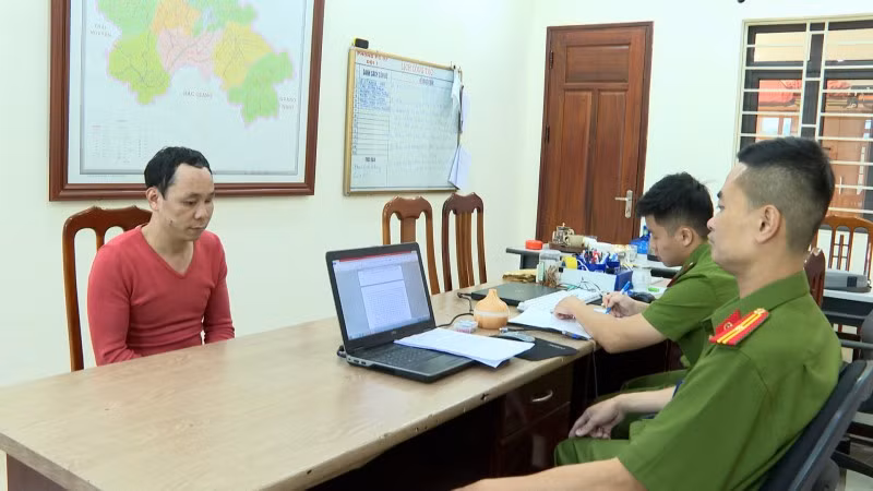 Qua đấu tranh, các đối tượng khai nhận, đường dây đánh bạc này do đối tượng Trương Văn Thế (SN 1984), trú tại huyện Lục Ngạn, tỉnh Bắc Giang trực tiếp đứng ra tổ chức đánh bạc tại nhà Lỉm.