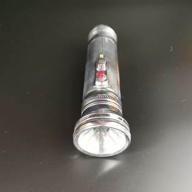 Rạng sáng 29/7, khi nghe thấy tiếng xe máy rú ga gần nhà, anh V. choảng tỉnh giấc và ra ngoài kiểm tra. Anh V. cầm theo chiếc đèn pin cũ tiến về ngôi nhà mới xây để kiểm tra. Tại đây, anh V. hoảng hốt khi thấy giường ngủ của cháu N. trống trơn, phía gian ngoài, người chú họ cũng biến mất. Tìm kiếm khắp nơi không thấy con gái, gia đình anh V. lo sợ nên đã tới trụ sở Công an xã Phi Mô để trình báo. (Ảnh minh họa, nguồn internet)