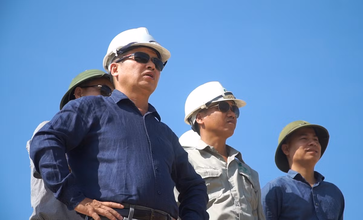 eMagazine Shark Viet: “Nghi huu som se… len nui va tu thien”-Hinh-2