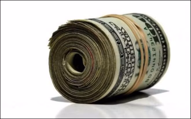 Đây là những vị trí thường dễ bị người khác phát hiện và dễ dàng lấy đi tiền của bạn. Tiền cần phải được cất ở những nơi kín đáo khó tìm trong nhà.