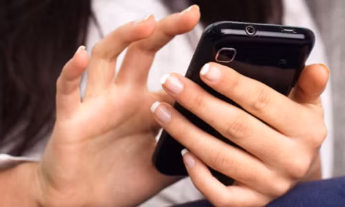 Sau khi ly hôn, người yêu cũ liên tục nhắn tin cho chồng Sau khi ly hon, nguoi yeu cu lien tuc nhan tin cho chong