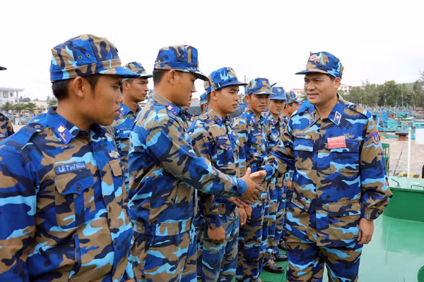 Cuộc diễn tập từ ngày 11-12/10 được chia làm hai nội dung: diễn tập chỉ huy tham mưu trên bản đồ tại Sở chỉ huy BTL Vùng Cảnh sát biển 4 và thực binh trên biển. Trong phần thực binh trên biển, tình huống giả định được đưa ra: Trên khu vực vùng biển Tây Nam, tàu chở dầu SEABLUE bị 8 tên cướp biển khống chế, bắt giữ đổi tên thành tàu SEASTAR. Nhận được tin báo, trên cơ sở đánh giá tình hình, BTL Vùng Cảnh sát biển 4 xác định quyết tâm sử dụng lực lượng triển khai truy đuổi, vây bắt....