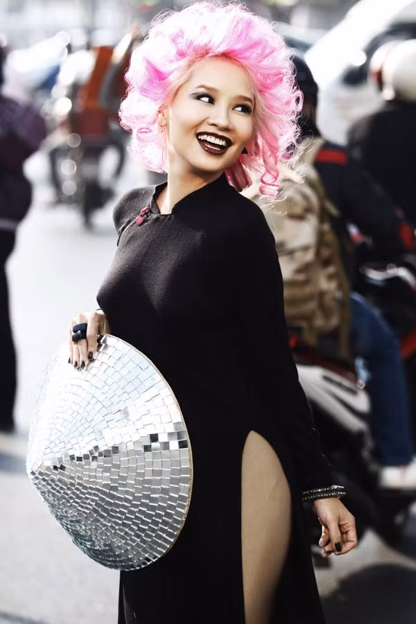 My nhan Viet gay soc khi da xoay dan ong-Hinh-4