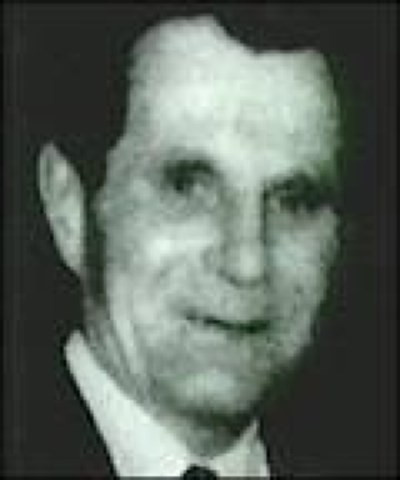 Cuối cùng, các bác sĩ pháp y cho rằng ông ta chết do một cơn đau tim đột ngột, nhưng nhiều người lại cho rằng vị trí đặc biệt của tử thi giống như bị ném xuống từ trên cao – cụ thể là… đĩa bay.