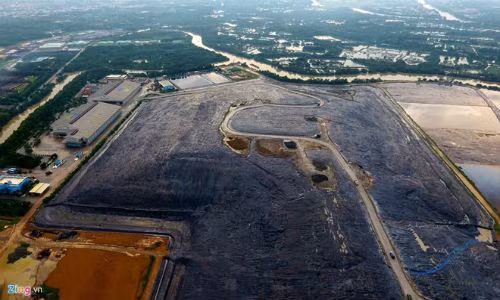 Toàn cảnh bãi rác Đa Phước do công ty TNHH Xử lý Chất thải Việt Nam (VWS) làm chủ đầu tư. Ảnh: Tiến Tuấn.