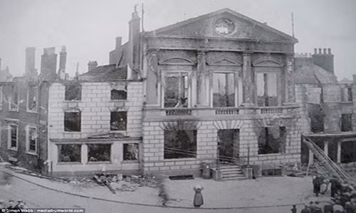 Vào mùa hè năm 1919, tòa nhà Luton Town Hall đã bị đốt phá trước khi quân đội thiết lập lại trật tự.