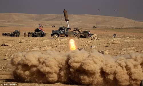 Lực lượng phản ứng nhanh Iraq nã rocket về phía căn cứ của phiến quân IS trong cuộc giao tranh ở Nam Mosul.
