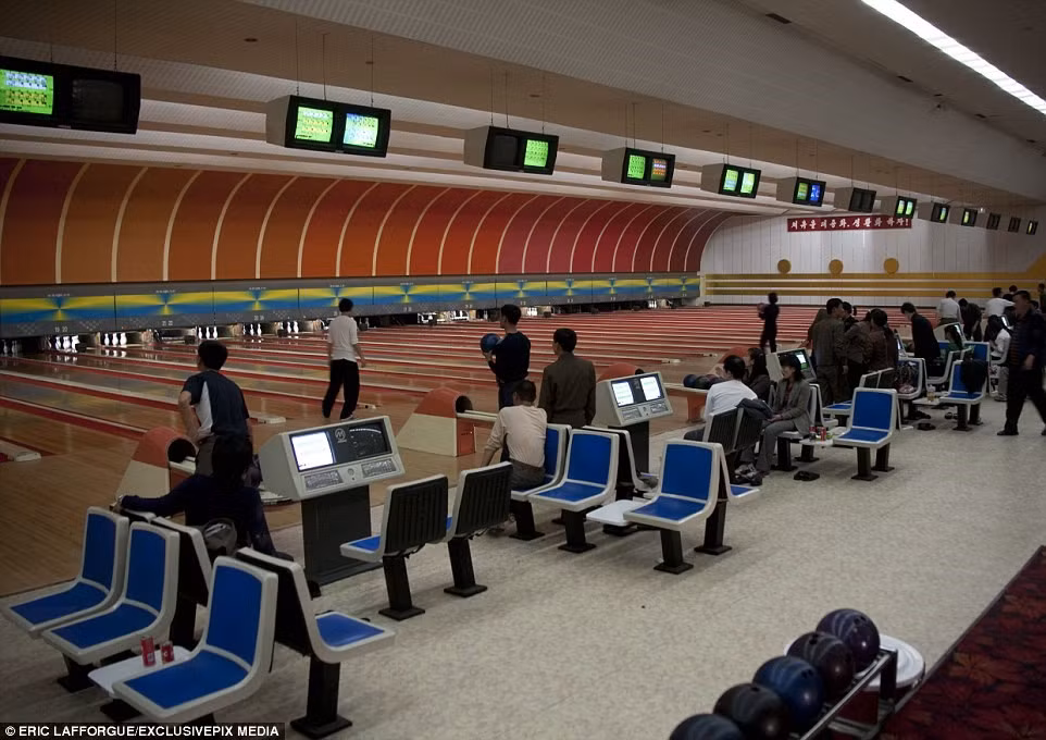 Thủ đô Bình Nhưỡng có những nơi phục vụ các trò giải trí hiện đại như bowling. (Nguồn ảnh: Eric Lafforgue/Exclusivepix Media)