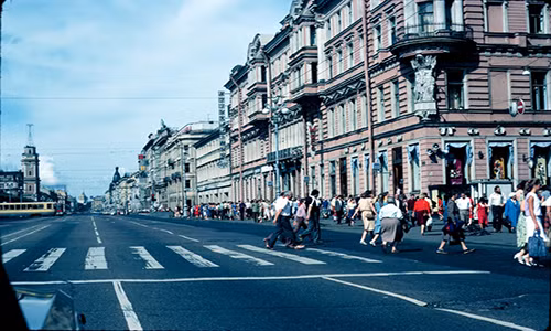 Những tòa nhà cao tầng san sát nhau ở thành phố Leningrad cách đây hàng chục năm về trước.