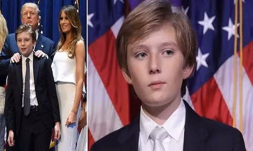 Barron thích mặc vest và có phong cách khá chững chạc từ khi còn nhỏ. (Nguồn ảnh: The Richest)