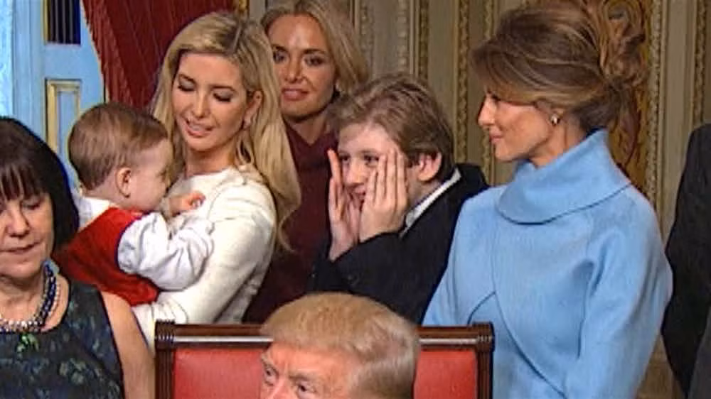 Bức ảnh ghi lại khoảnh khắc Barron Trump vô tư cười đùa với con trai của chị gái, Ivanka Trump, có thể phần nào cho thấy cậu út nhà ông Trump là một con người có bản tính tốt.