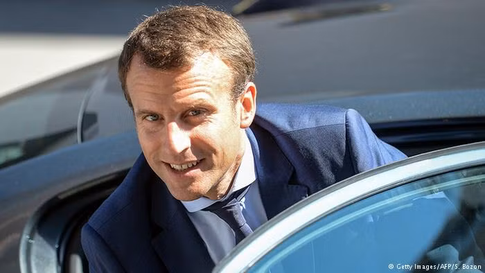 Theo kết quả một cuộc thăm dò dư luận của IFOP, cựu Bộ trưởng Kinh tế Emmanuel Macron (39 tuổi) vượt lên dẫn đầu trong vòng một bầu cử Tổng thống Pháp vào cuối tháng 4/2017, với sự ủng hộ của 64% những người được hỏi ý kiến. Được biết, ứng viên Macron từng lên tiếng ủng hộ chính sách tị nạn của Thủ tướng Đức Angela Merkel. Ảnh: DW