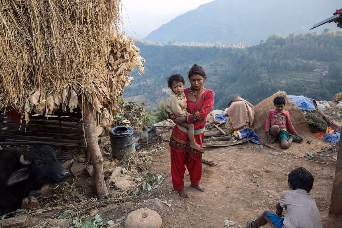 11 ngôi nhà ở làng Devisthan, huyện Dhading, đã bị phá hủy nghiêm trọng trong trận động đất năm 2015.