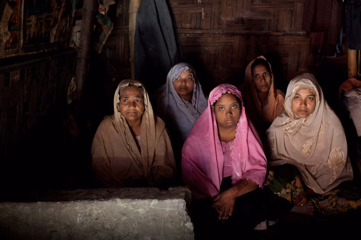 Nurun Nahar, 60 tuổi, và 4 người con gái của bà cũng đang sinh sống trong khu trại tị nạn này.