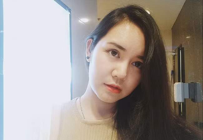 Facebook cá nhân của cô nàng cũng sôi động bội phần sau khi sở hữu diện mạo mới.