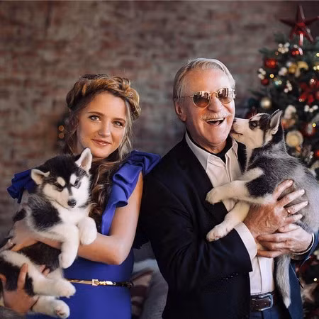 Hai năm sau ngày cưới, cuộc sống hôn nhân của nữ sinh 26 tuổi yêu ông già 86 tuổi vẫn nhận được rất nhiều sự quan tâm của dư luận, đặc biệt là chuyện "chăn gối".