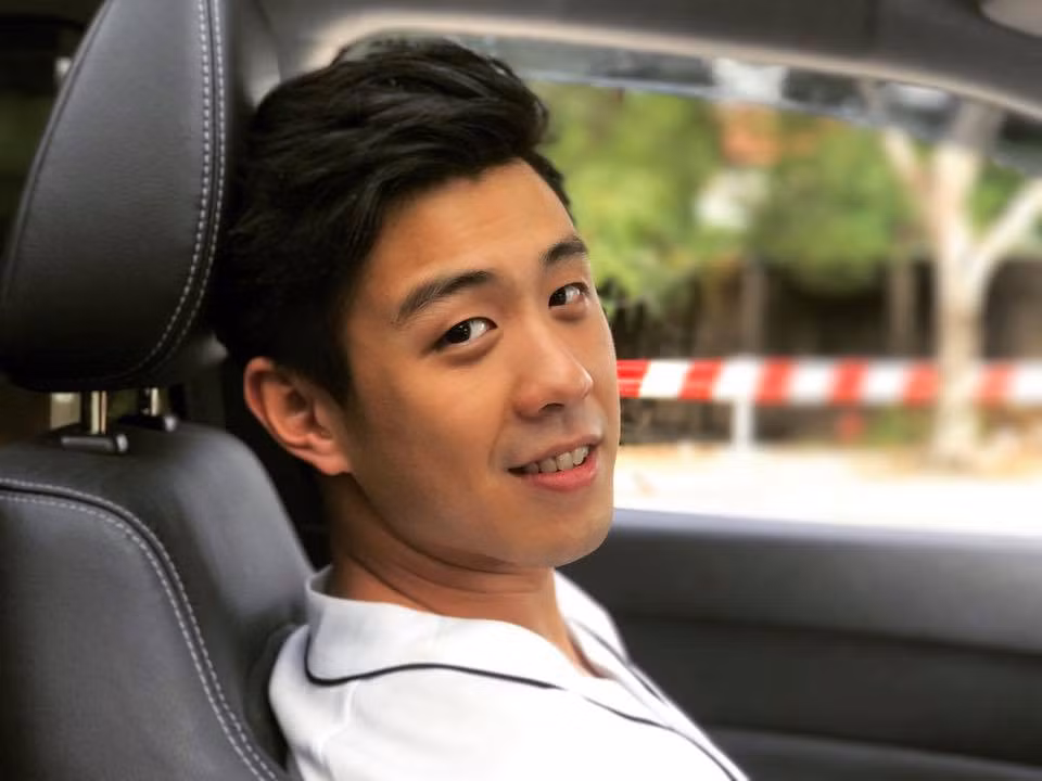 Với ngoại hình điển trai cùng cách nói chuyện duyên dáng, Huy Me chiếm được cảm tình của nhiều người. Sau khi Nam tiến, anh có cơ hội phủ sóng rộng rãi thông qua những dự án quảng cáo, phim điện ảnh Siêu Trộm và làm việc trong ngành truyền thông. Có lẽ vì khá bận rộn, 9X cũng không đều đặn ra vlog như thời gian trước. Mới đây, chàng trai cập nhật video để nói về tuổi 24 của mình. Theo đó, anh tâm sự về những áp lực và bài học mà bản thân đã trải qua. Người hâm mộ vui mừng rằng Huy Me vẫn giữ được chất riêng trong video của mình.