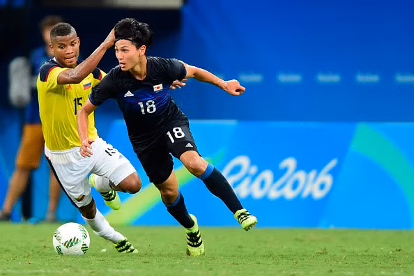 Mặc dù tỏa sáng ở châu Âu và là trụ cột của U23 Nhật Bản, Minamino Takumi vẫn chưa đủ trình độ cạnh tranh suất lên tuyển. Ngôi sao sinh năm 1995 mới chỉ 1 lần được lên đội tuyển quốc gia Nhật Bản năm 2015 và mới được thi đấu 4 phút.