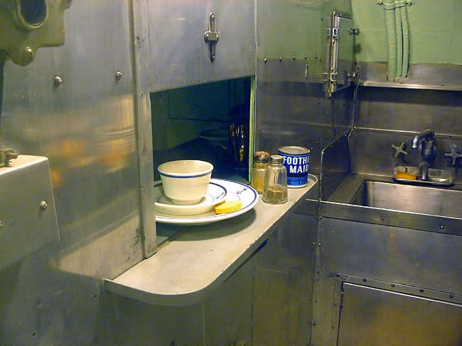 Vẫn khu của sĩ quan. Ảnh: Bill Maloney.