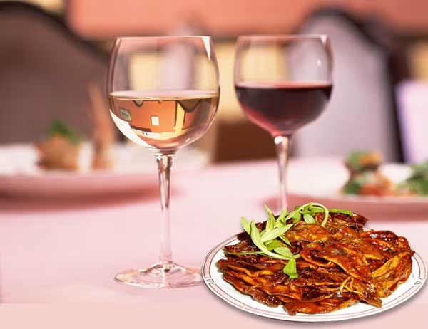 Tiệc tự chọn tối cho ngày 8/3 tại khách sạn Melia Hà Nội có giá từ 905.000 đồng/người lớn (bao gồm 6 loại vang đỏ và 3 loại vang trắng).