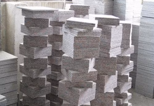 Trung bình giá thi công đá granite trên thị trường dao động từ 450.000 đồng đến 1,1 triệu đồng/m2 (đá cắt theo khuôn, độ dày từ 1,8-6cm). Ảnh minh họa.