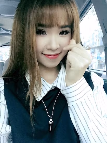 Không hề kém cạnh, Fanpage Khởi My có gần 9 triệu người like và giá mỗi bài đăng ở mức 1712 USD (38 triệu đồng).