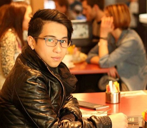 Sinh ra trong gia đình giàu có, thành công trong lĩnh vực kinh doanh bất động sản, khai khoáng và du lịch ở Quy Nhơn, chàng thiếu gia 9x Lê Duy Lân khiến nhiều ngưỡng mộ về tài năng và yêu thích ngoại hình bắt mắt của mình.