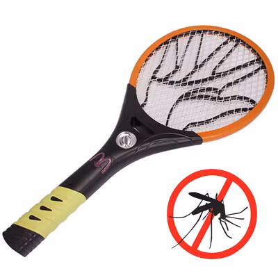 Một cách diệt muỗi không hóa chất đó là dùng các dụng cụ chuyên biệt như vợt muỗi, máy xua muỗi, đèn bắt muỗi. Tuy nhiên, bạn cũng nên cân nhắc cách làm này, phạm vi diệt muỗi của các thiết bị chỉ ở giới hạn nhất định.