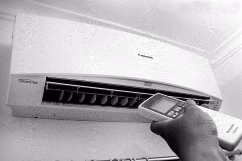 Điều hòa nhiệt độ có thể dùng được các mùa, trong khi, cây sấy quần áo chủ yếu phát huy tác dụng vào mùa đông. Ngoài ra, bạn nên cân nhắc về mức tiêu hao điện năng, thời gian sử dụng điều hòa làm khô quần áo thường lâu hơn so với cây sấy nên sẽ tiêu tốn điện hơn.