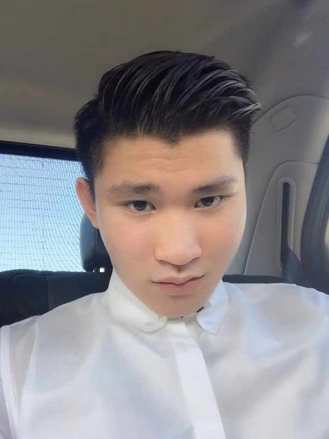 Được biết, Jackson Trần có một thành tích học tập khá tốt. Năm lớp 9, Sơn sang Thụy Sĩ du học. Một thời gian sau, Jackson đến Mỹ tiếp tục con đường học vấn, sau đó mới trở về Việt Nam.