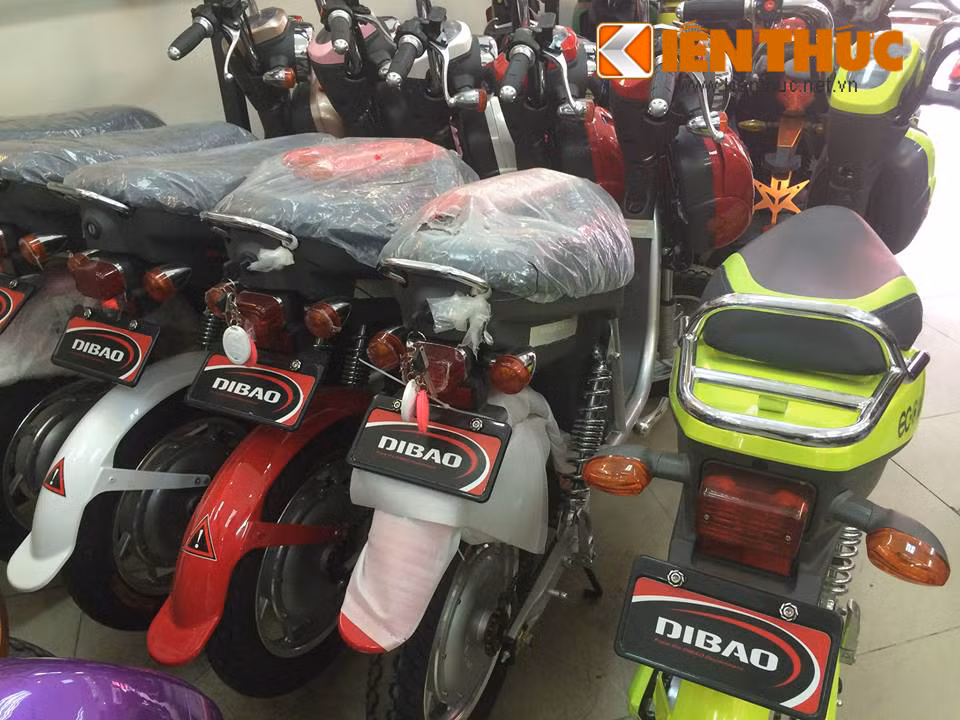 Xe điện không giấy tờ chứng nhận chất lượng có giá bán rẻ hơn hàng chính hãng từ 1-2 triệu đồng/chiếc.
