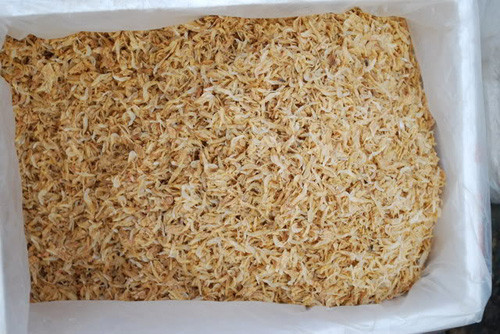 Ngoài ra, khi mua ruốc khô, nên chọn những con màu vàng ruộm như những cọng rơm khô và có vị gần giống với tôm.