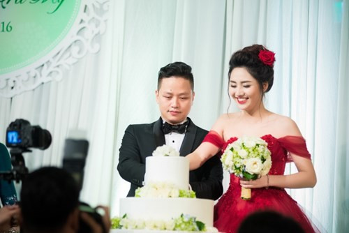 Hình ảnh Á hậu Trà My rạng rỡ bên người chồng đại gia trong ngày cưới. Ảnh: Tiền Phong