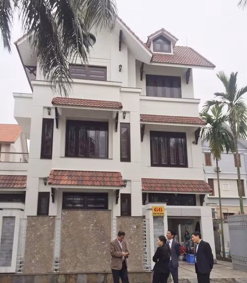 Anh cùng gia đình sống trong khu biệt thự cao cấp nằm trên đường Đinh Tiên Hoàng, tại thành phố Hải Dương. Ảnh: Khỏe và Đẹp.