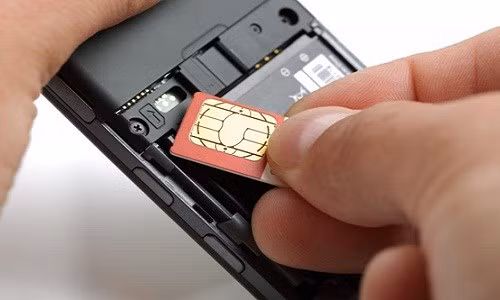 Trong cuộc chạy đua sim số đẹp, nhà mạng MobiFone chậm chân hơn Viettel và VinaPhone khi 10.000 thuê bao đầu "cửu trường phát" 089 của MobiFone bắt đầu được đăng ký sim qua website ngày 6/3 và chính thức đến tay khách hàng ngày 9/3. Nhà mạng này cũng cho biết, đối tượng phục vụ chủ yếu là 8x, 9x nên mức giá sẽ bình dân, không quá đắt đỏ.