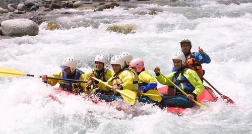 Một trong những kinh nghiệm khi du lịch mạo hiểm đó là tìm hiểu kỹ thông tin về khu vực bạn khám phá (bản đồ, địa hình, thời tiết, các dạng động thực vật...). Những thông tin này không bao giờ là thừa và có thể hữu ích trong rất nhiều tình huống.