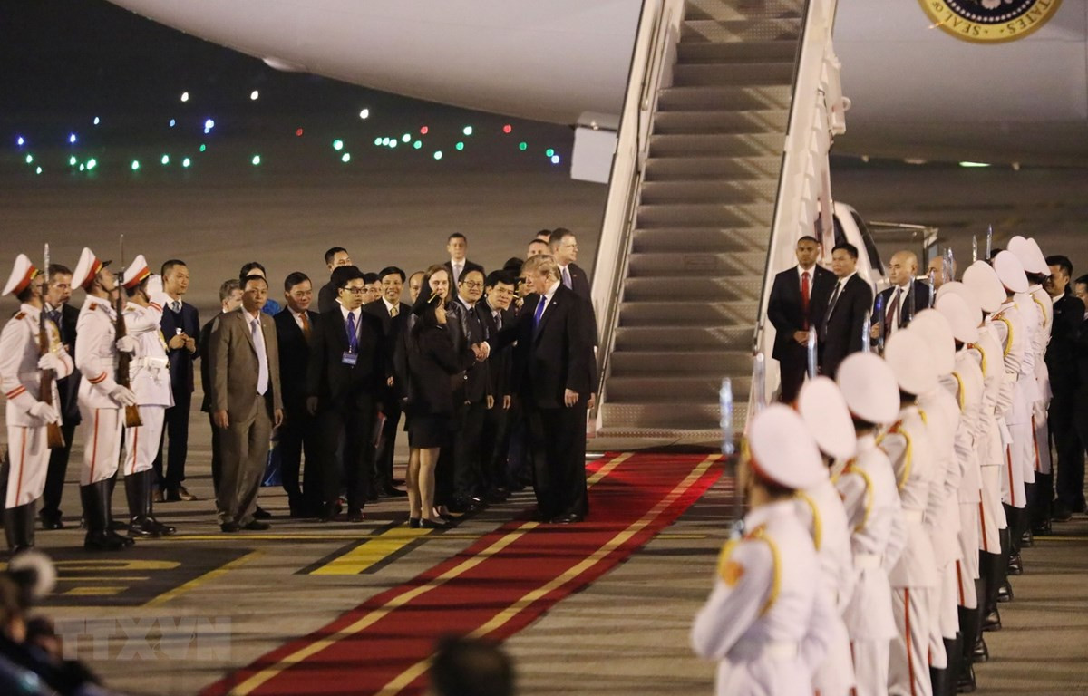 Cũng trong tối 26/2, Tổng thống Donald Trump đã đến Hà Nội để tham dự Hội nghị Thượng đỉnh Mỹ - Triều Tiên.