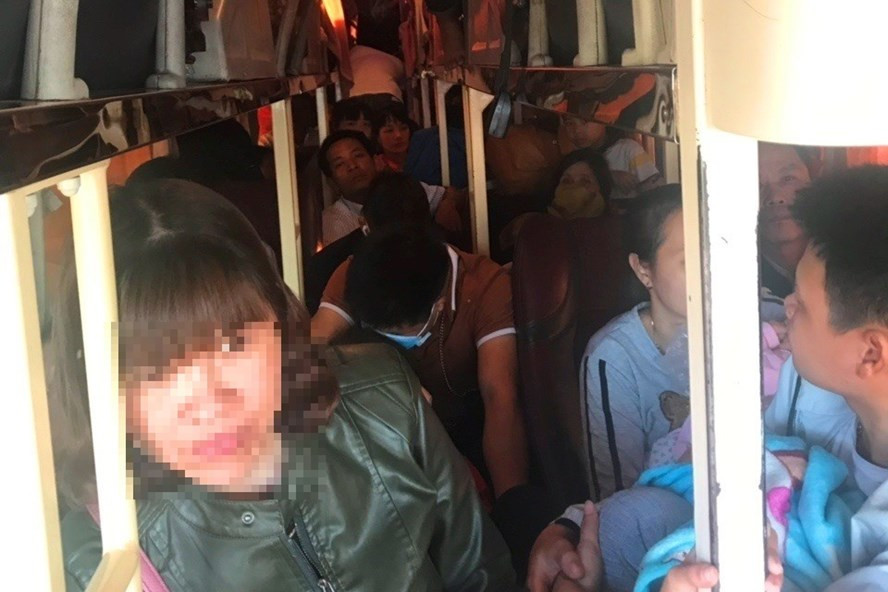 Xu ly xe khach 40 cho “nhoi” 62 nguoi