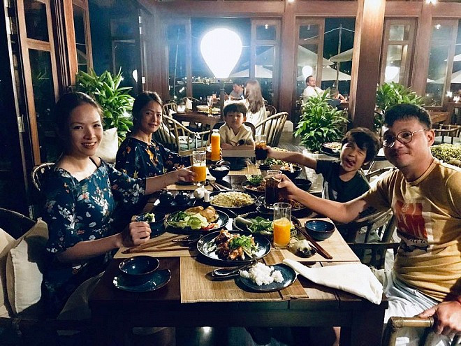 Nhan sac cua me ruot Dan Le, tre trung khong he kem canh con gai-Hinh-5