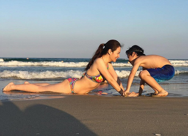 Nhan sac cua me ruot Dan Le, tre trung khong he kem canh con gai-Hinh-7