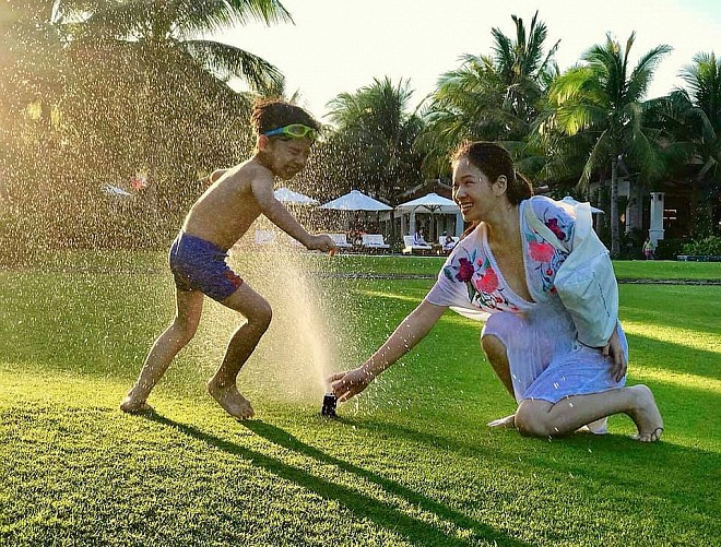 Nhan sac cua me ruot Dan Le, tre trung khong he kem canh con gai-Hinh-6