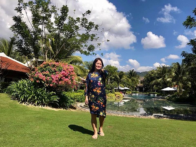 Nhan sac cua me ruot Dan Le, tre trung khong he kem canh con gai-Hinh-2